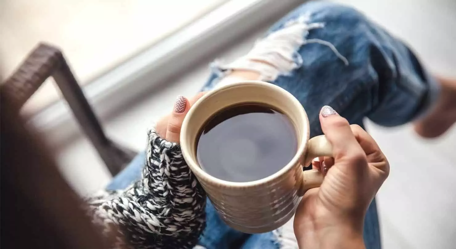 El consumo de cafeína puede ser riesgoso si sufres hipertensión.